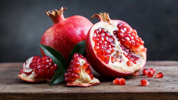 Buah Delima, Si Superfood Merah yang Kaya Nutrisi dan Menyegarkan