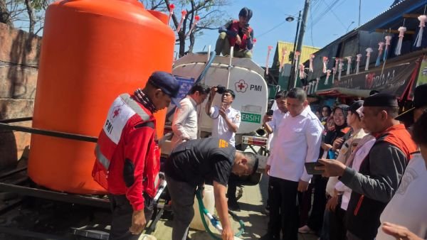 Appi Keliling Makassar Pastikan Distribusi Air Bersih Sampai ke Warga