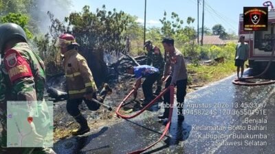 Gerak Cepat, Polsek Bontobahari Bersama TNI dan Damkar Padamkan Kebakaran Lahan
