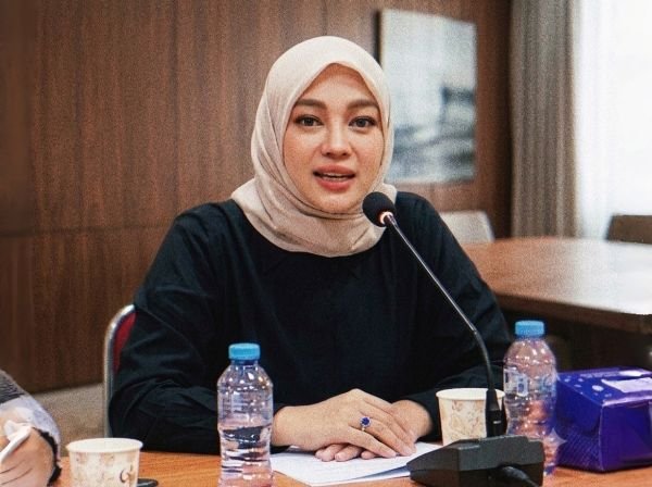 OPINI: Ketika Krisis Air Makassar Jatuh ke Pundak Perempuan