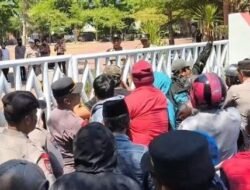 Ribuan Warga Geruduk Kantor Bupati Gowa, Desak Husniah Talenrang Mundur dari Jabatannya