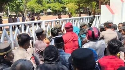 Ribuan Warga Geruduk Kantor Bupati Gowa, Desak Husniah Talenrang Mundur