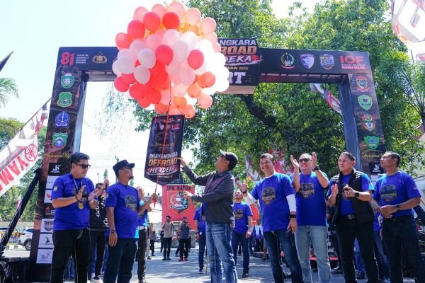 Lepas Peserta Bhayangkara Off-Road Merdeka, Gubernur Sulsel Pesan Offroader Jaga Lingkungan