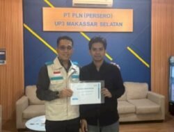 Hari Pelanggan Nasional, PLN UP3 Makassar Selatan Berikan Beasiswa Cahaya Pintar kepada Tiga Mahasiswa
