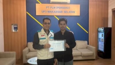 Hari Pelanggan Nasional, PLN UP3 Makassar Selatan Berikan Beasiswa Cahaya Pintar kepada Tiga Mahasiswa
