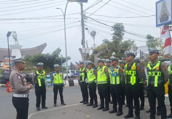 Tingkatkan Kenyamanan Pengguna Jalan, Satlantas Polres Toraja Utara Rutin Atur Lalu Lintas