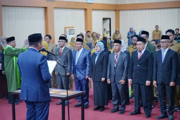 Lantik 24 Pejabat, Bupati Bantaeng Tekankan Peningkatan Pelayanan kepada Masyarakat