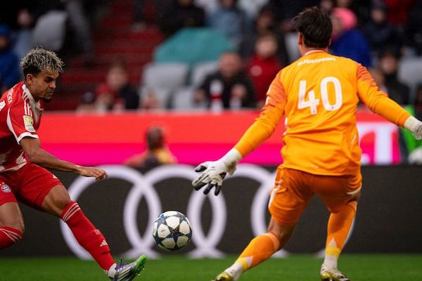 Dua Gol Michael Olise Antar Bayern Muenchen Menang 2-1 atas Lyon