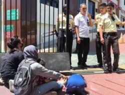 Minta Keadilan untuk Suami, IRT Bersujud di PN Sungguminasa