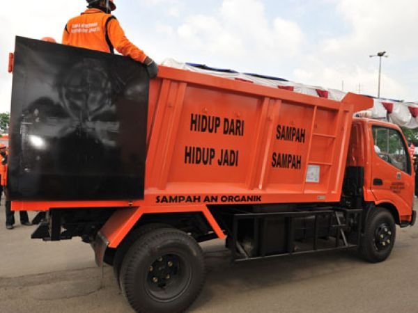 DLH Makassar Tambah 30 Motor dan 10 Arm Roll untuk Angkut Sampah