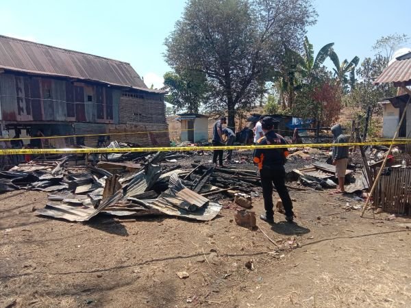 Diduga Korsleting Listrik, Rumah Warga di Takalar Ludes Terbakar