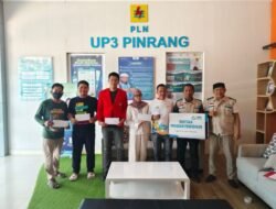 Menebar Berkah di Hari Jumat, YBM PLN UP3 Pinrang Salurkan Bantuan Pendidikan untuk Generasi Muda