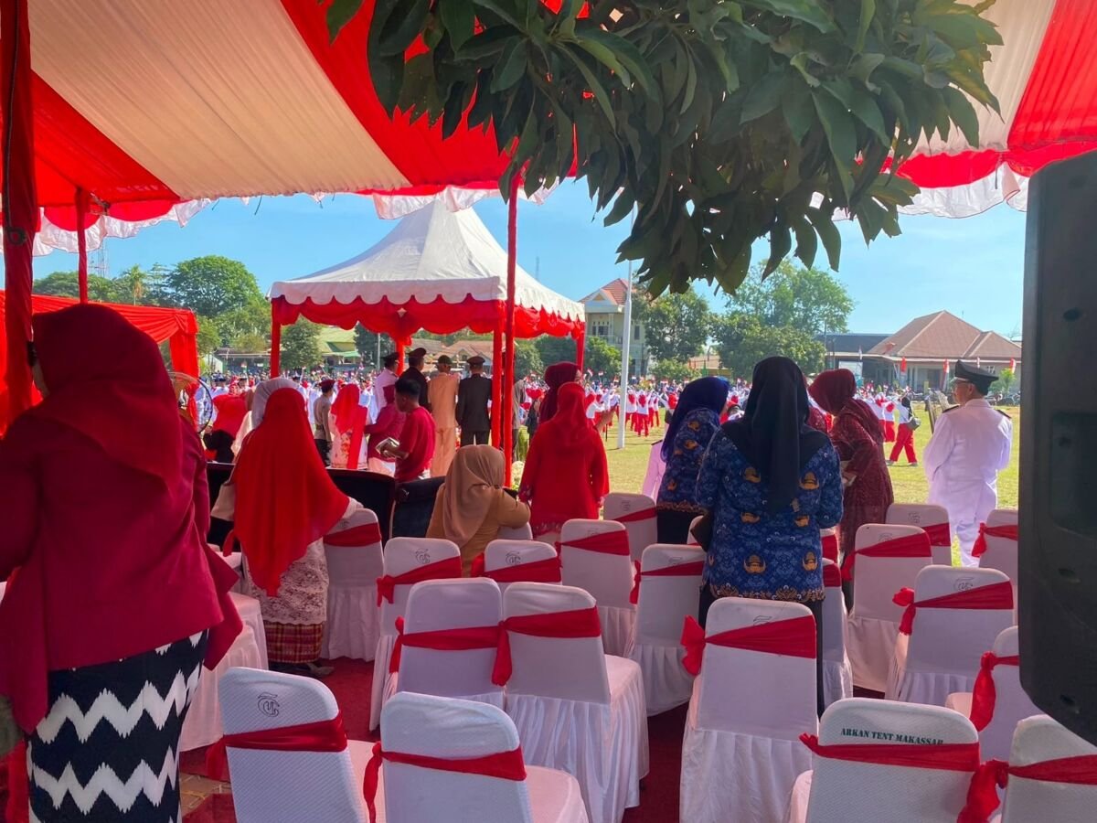 PLN ULP Kalebajeng Siaga Kawal Upacara HUT RI di Limbung