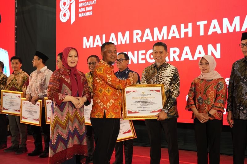 Malam Ramah Tamah Kenegaraan HUT ke-81 RI: Pemprov Sulsel Beri Penghargaan untuk PLN UID Sulselrabar