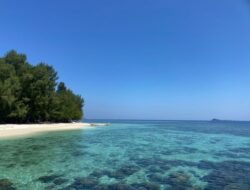 Keindahan Pulau Panambungan, Pasir Putih dan Laut Jernih Pikat Wisatawan
