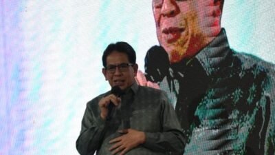 Dekan FMIPA UNM Prof Suwardi Terima Penghargaan Tokoh Pendidikan dari KabarMakassar