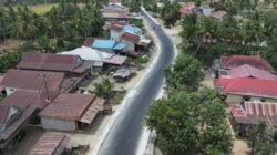 Andi Sudirman Tinjau Perbaikan Jalan Ujung Lamuru-Palattae, Warga Bone: 4 Tahun Kita Menderita Makan Debu