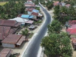 Andi Sudirman Tinjau Perbaikan Jalan Ujung Lamuru-Palattae, Warga Bone: 4 Tahun Kita Menderita Makan Debu