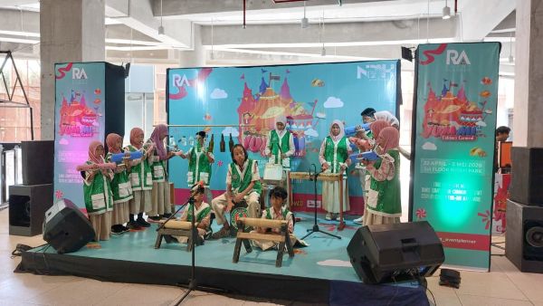 SAB Percussion Hadirkan Harmoni Budaya dan Kreativitas di Yummi Culinary Carnival