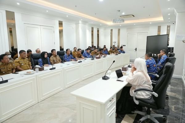 Appi Minta Camat Cari Jurus Atasi Sampah Makassar: Jangan Seragam